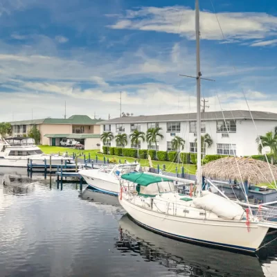 waterfront-apartments-cape-coral-fl-building-photo